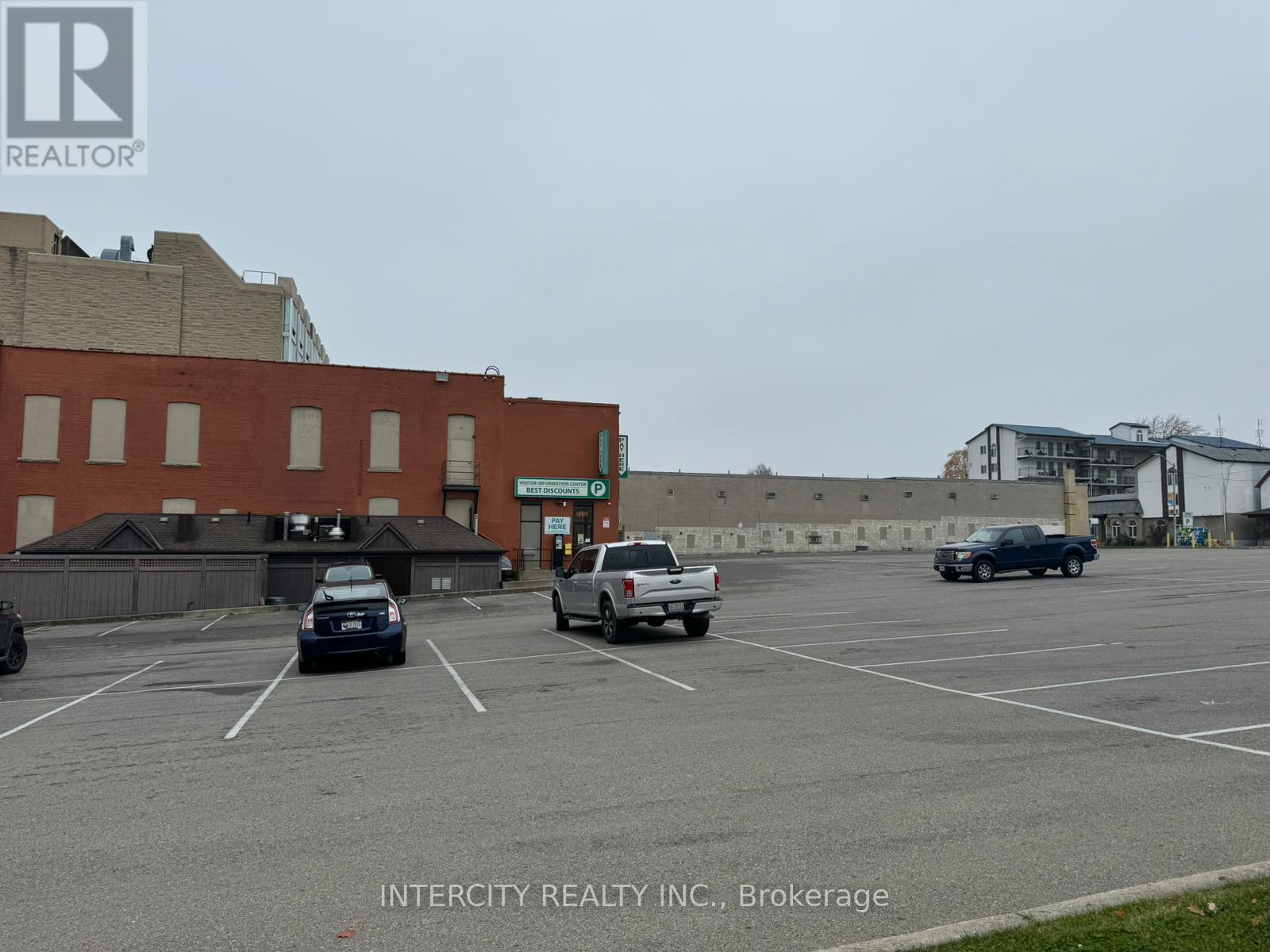 Photo 8 of 5633 Victoria Avenue, Niagara Falls ON