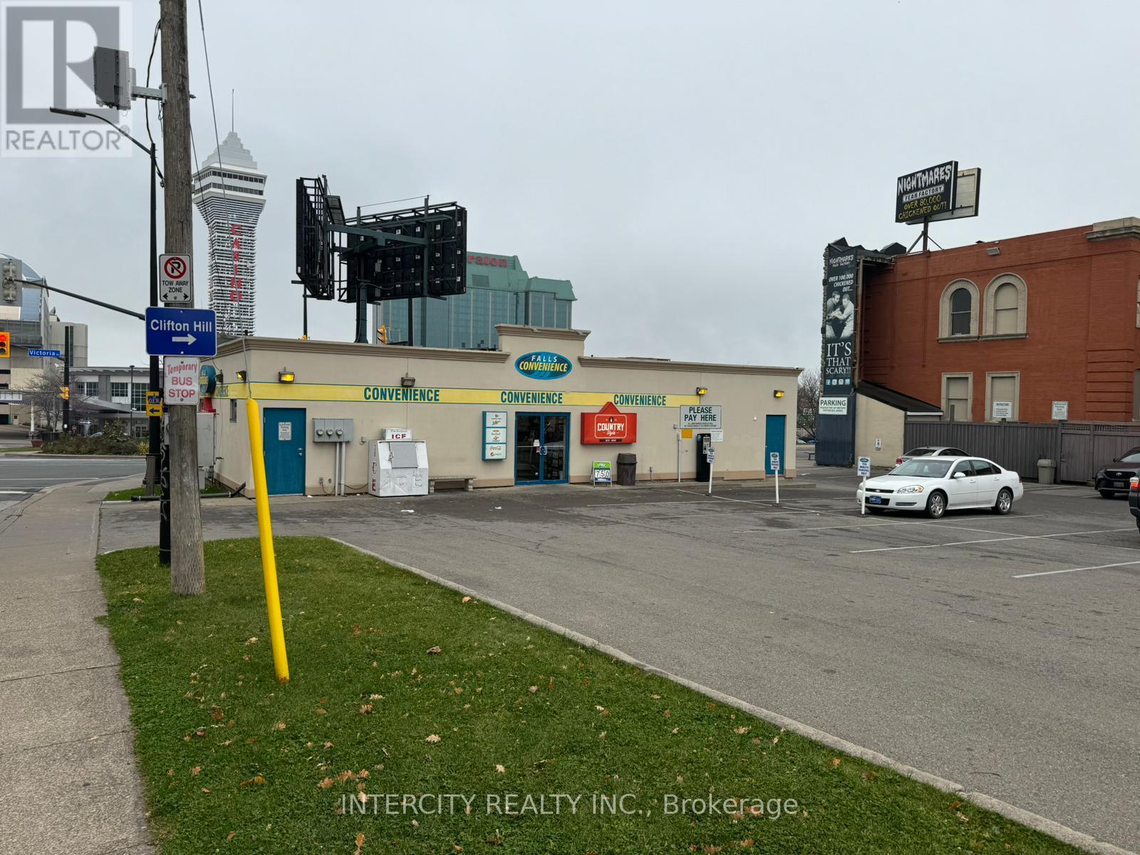 Photo 9 of 5633 Victoria Avenue, Niagara Falls ON