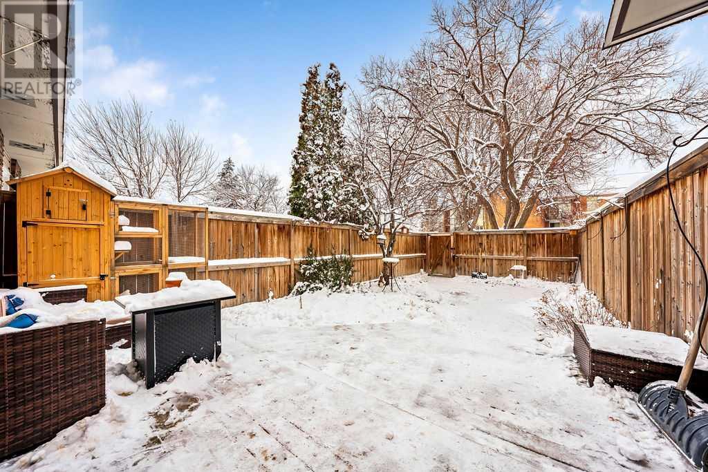 Single Family House for Sale in  Kingsmere Crescent SW Kingsland Calgary 