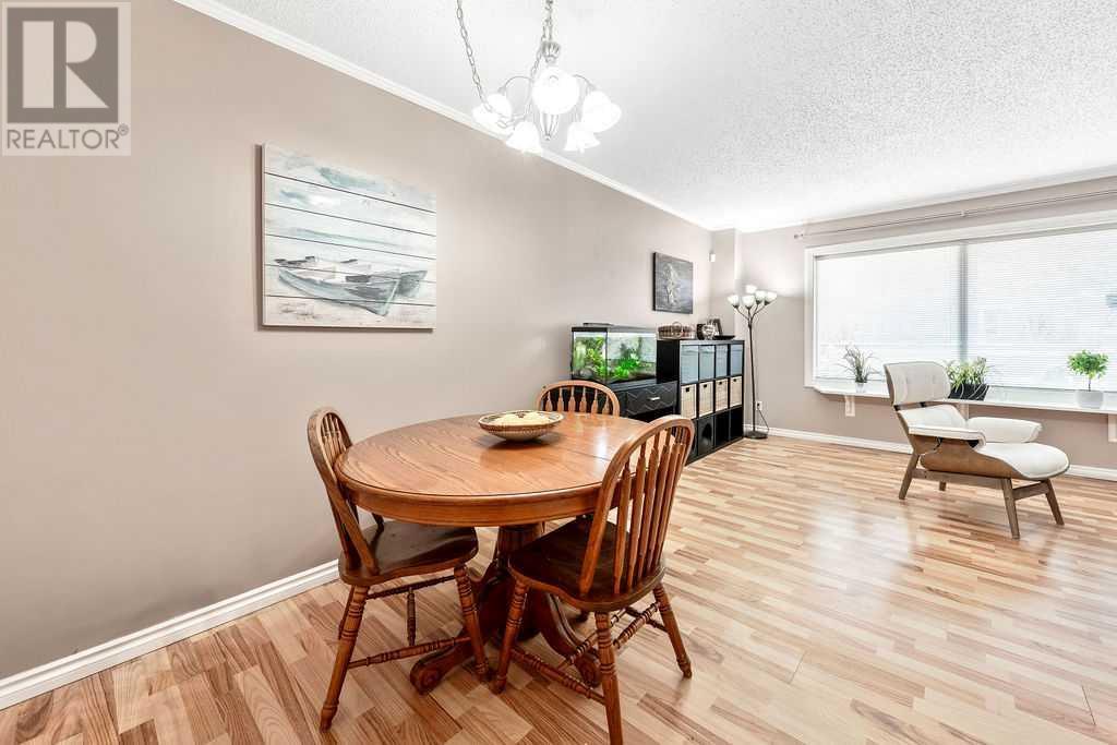 Single Family House for Sale in  Kingsmere Crescent SW Kingsland Calgary 