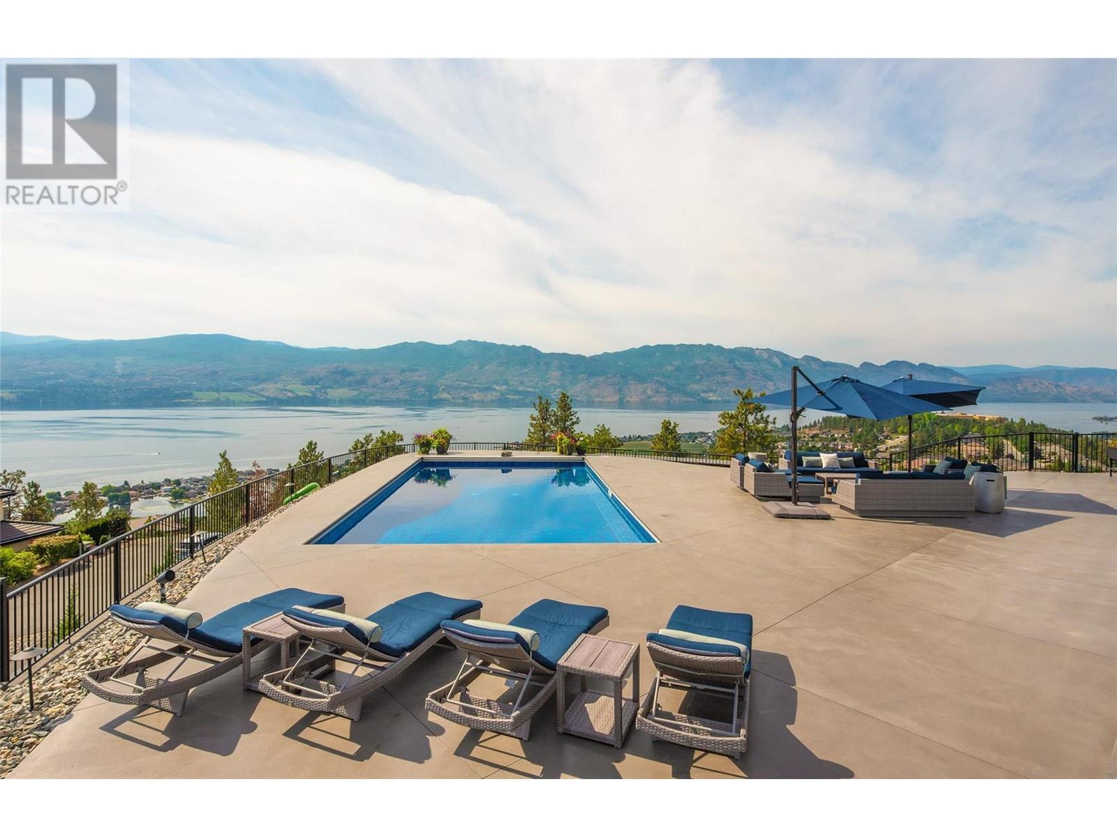  1520 Vineyard Drive, West Kelowna