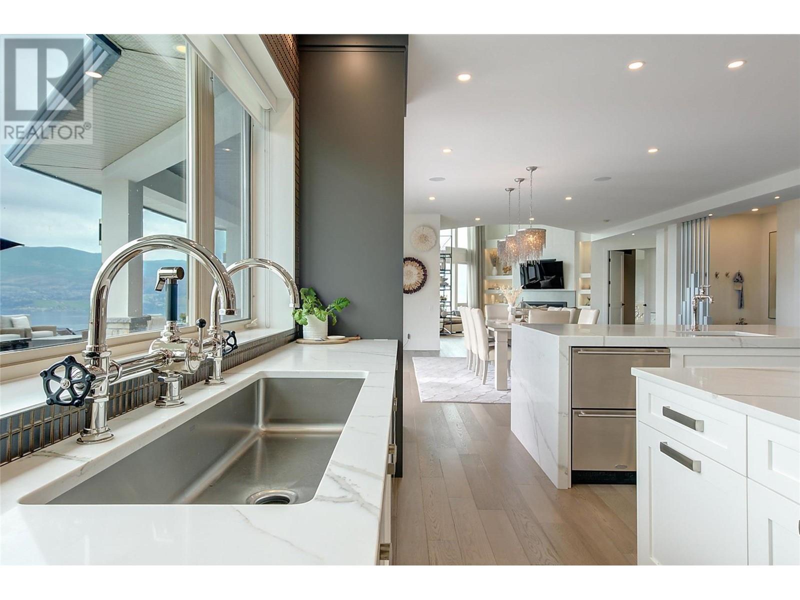  1520 Vineyard Drive, West Kelowna
