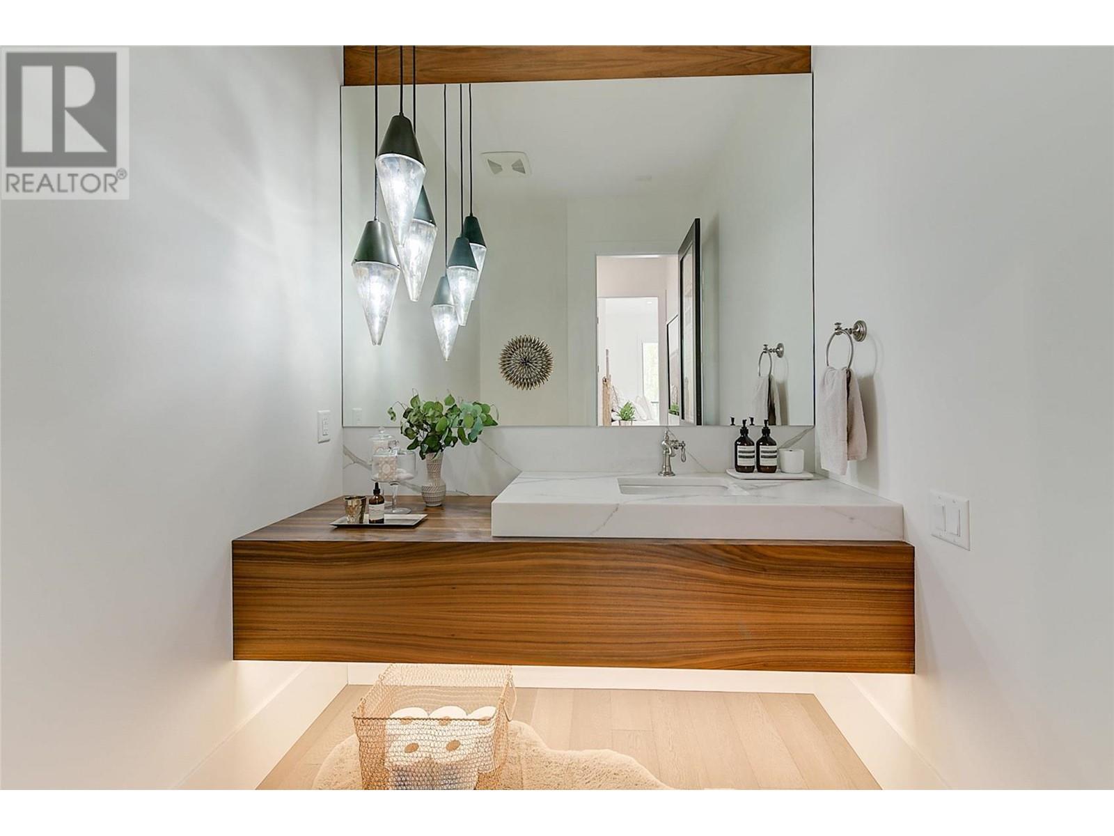  1520 Vineyard Drive, West Kelowna