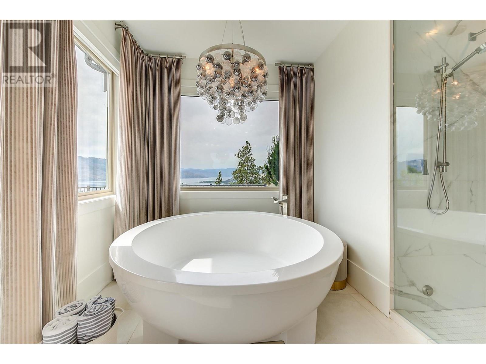  1520 Vineyard Drive, West Kelowna