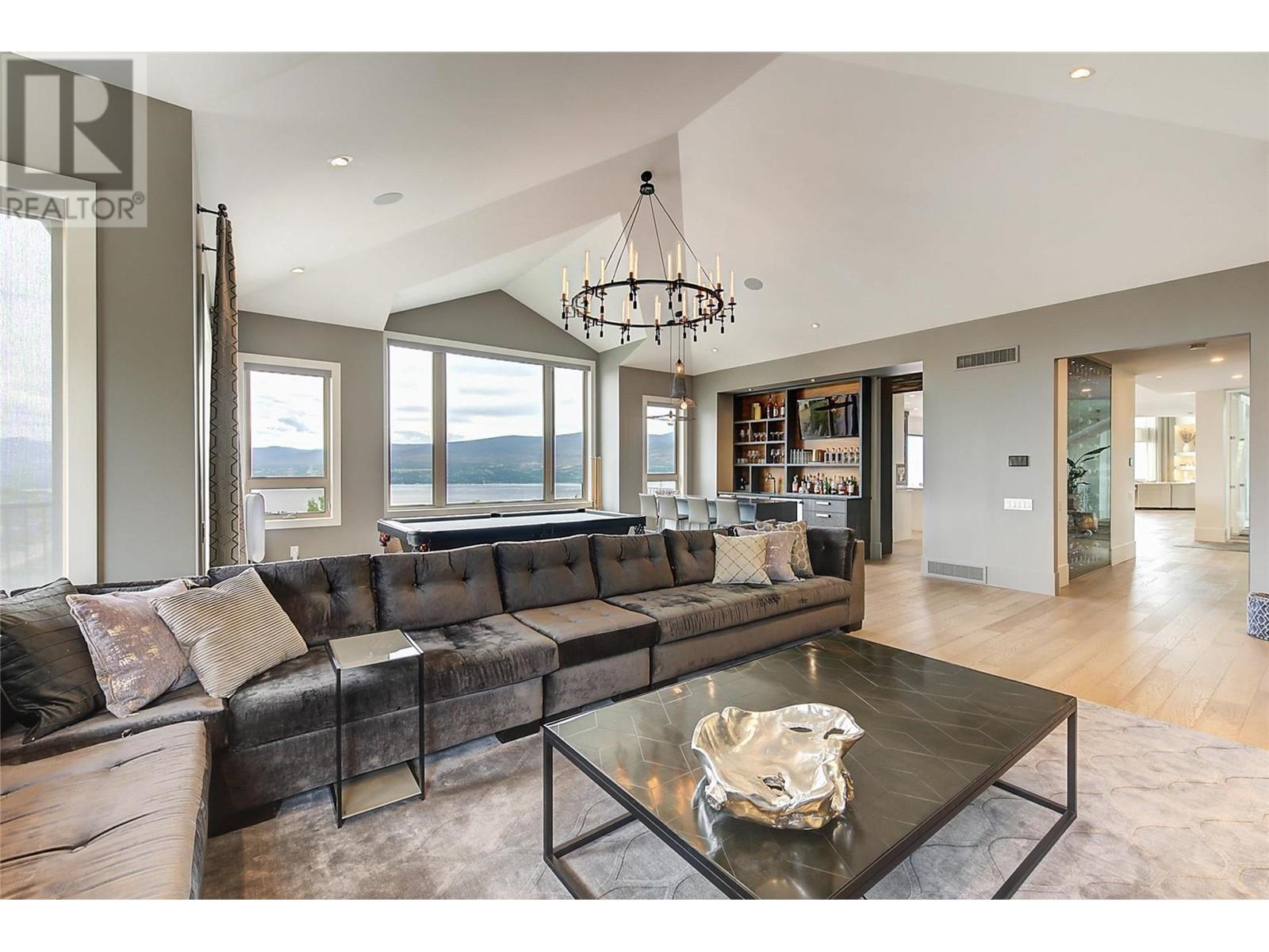  1520 Vineyard Drive, West Kelowna