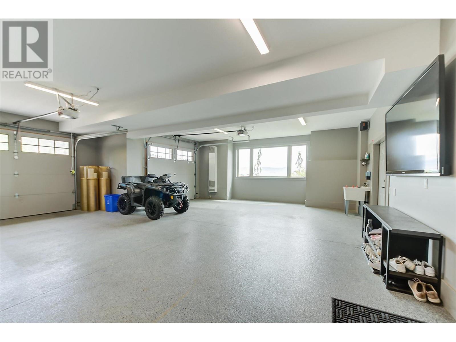  1520 Vineyard Drive, West Kelowna