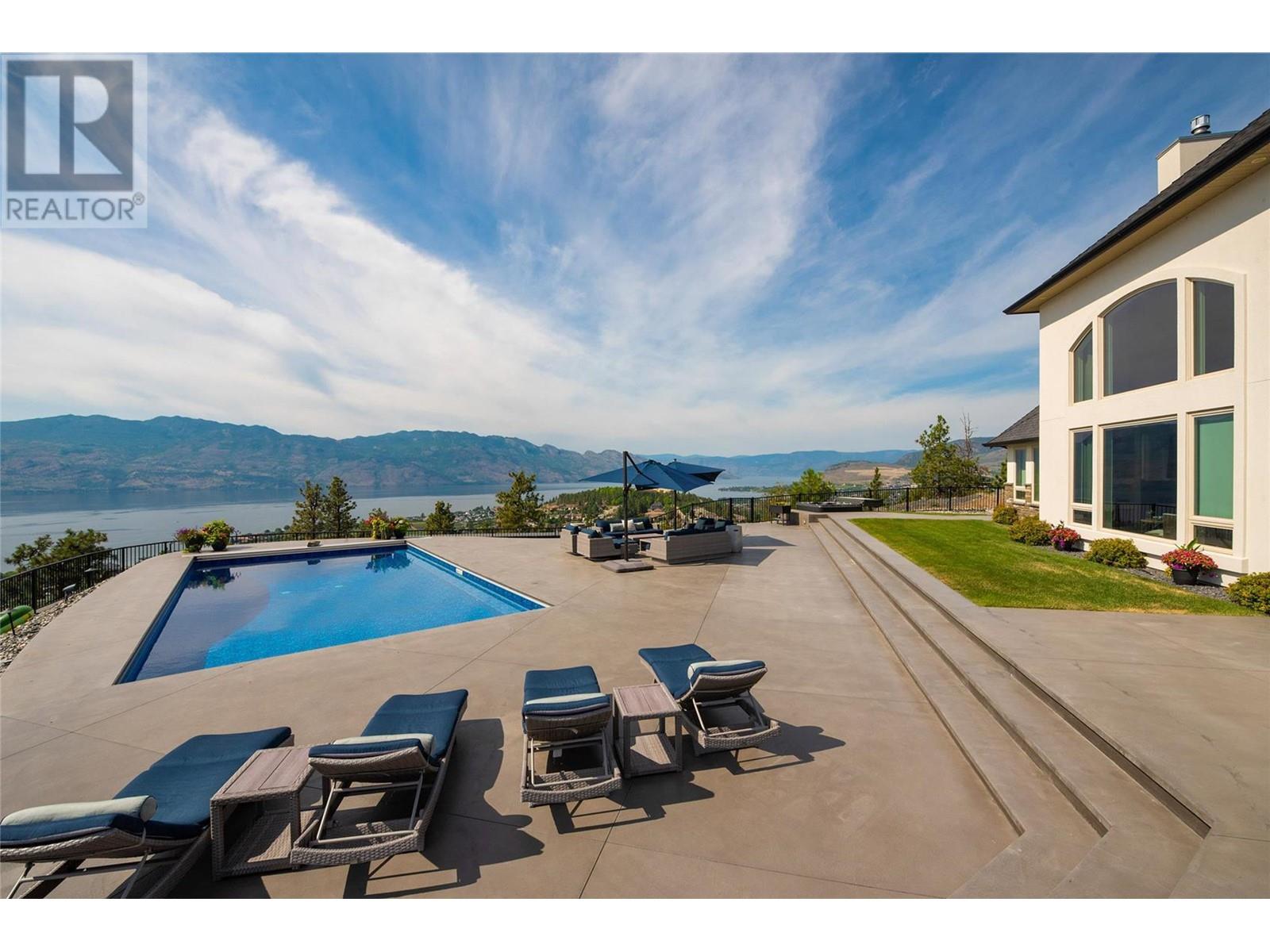  1520 Vineyard Drive, West Kelowna