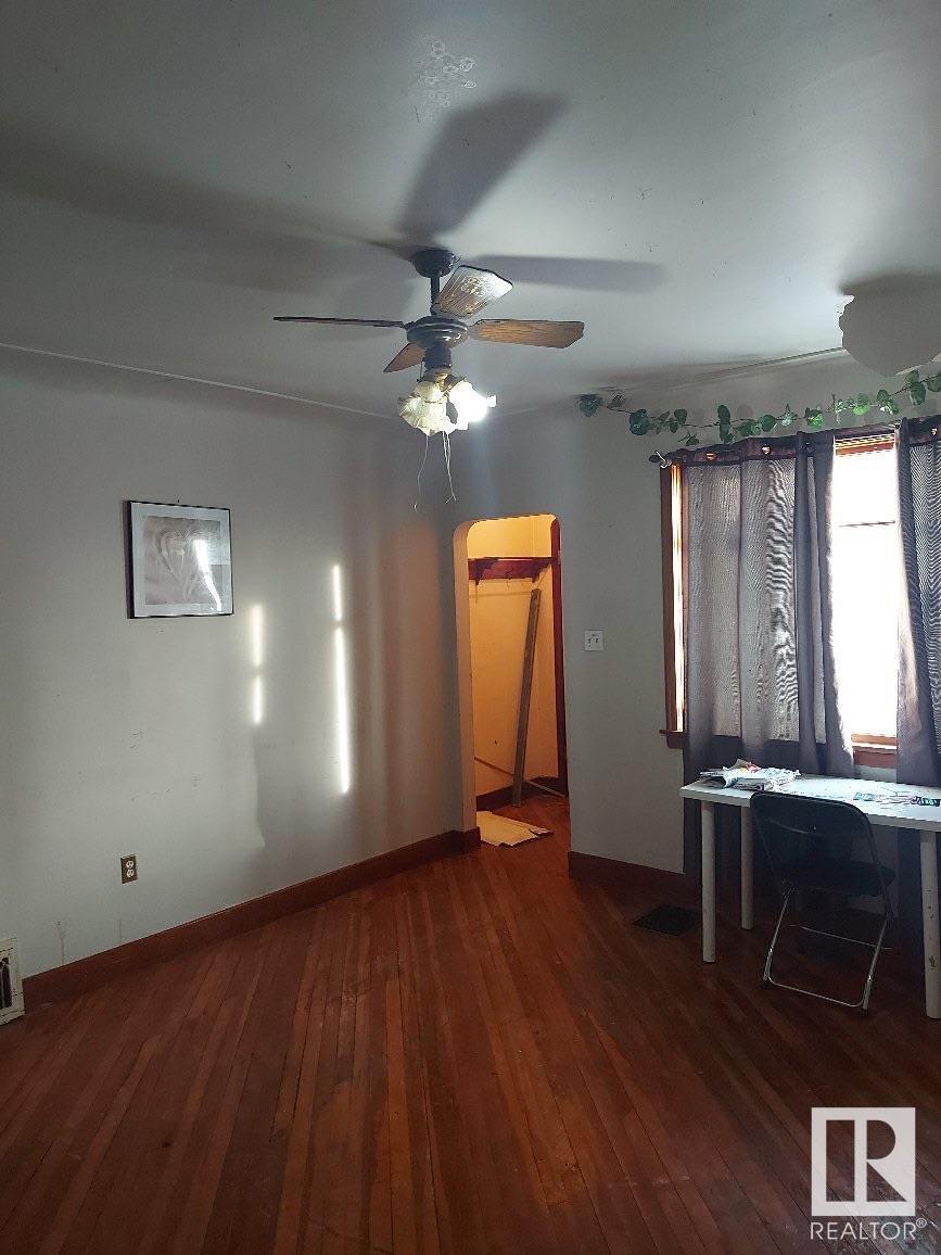 11206 85 ST NW - 6