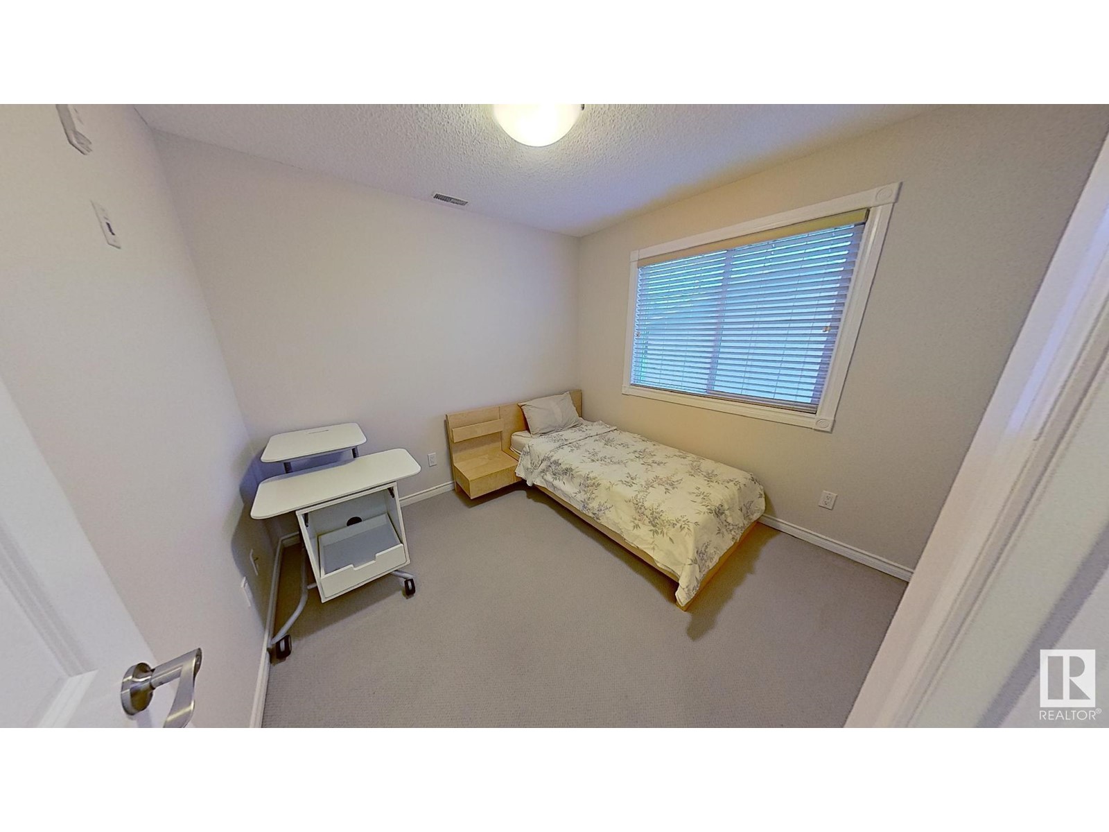 #119 12110 106 AV NW NW - 17
