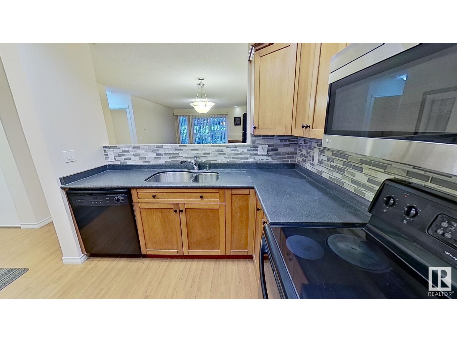 #119 12110 106 AV NW NW - 4