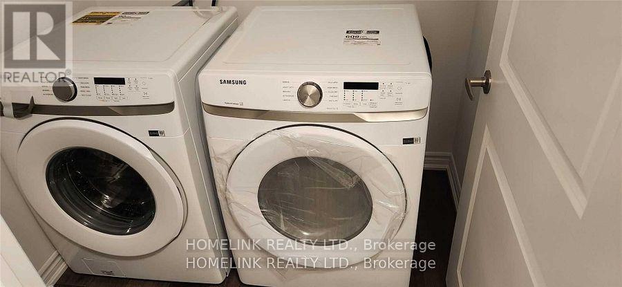 Photo 4 of 121 61 Soho Street, Hamilton ON
