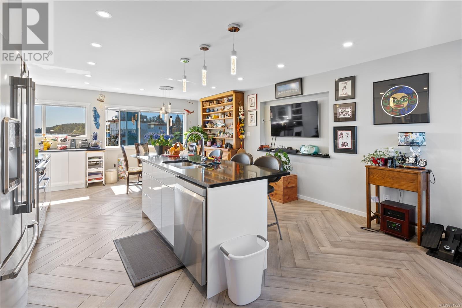 2015 Bay St, Ucluelet