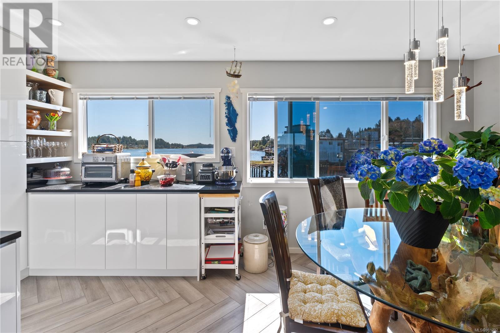 2015 Bay St, Ucluelet