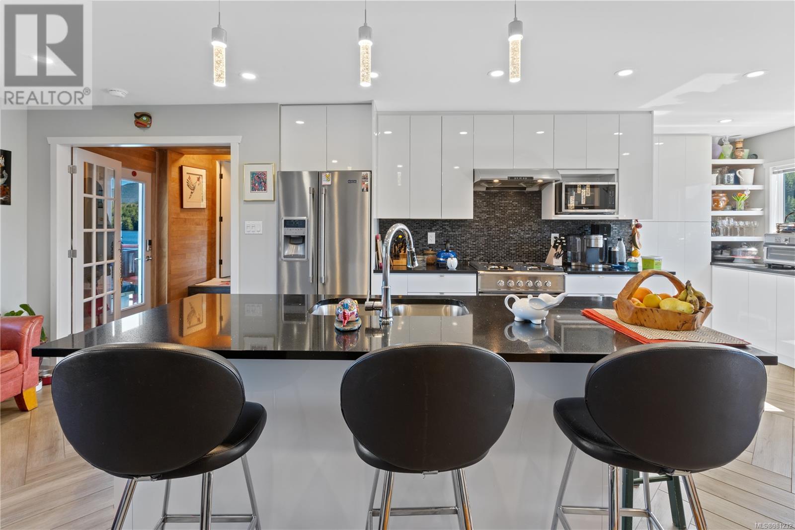 2015 Bay St, Ucluelet