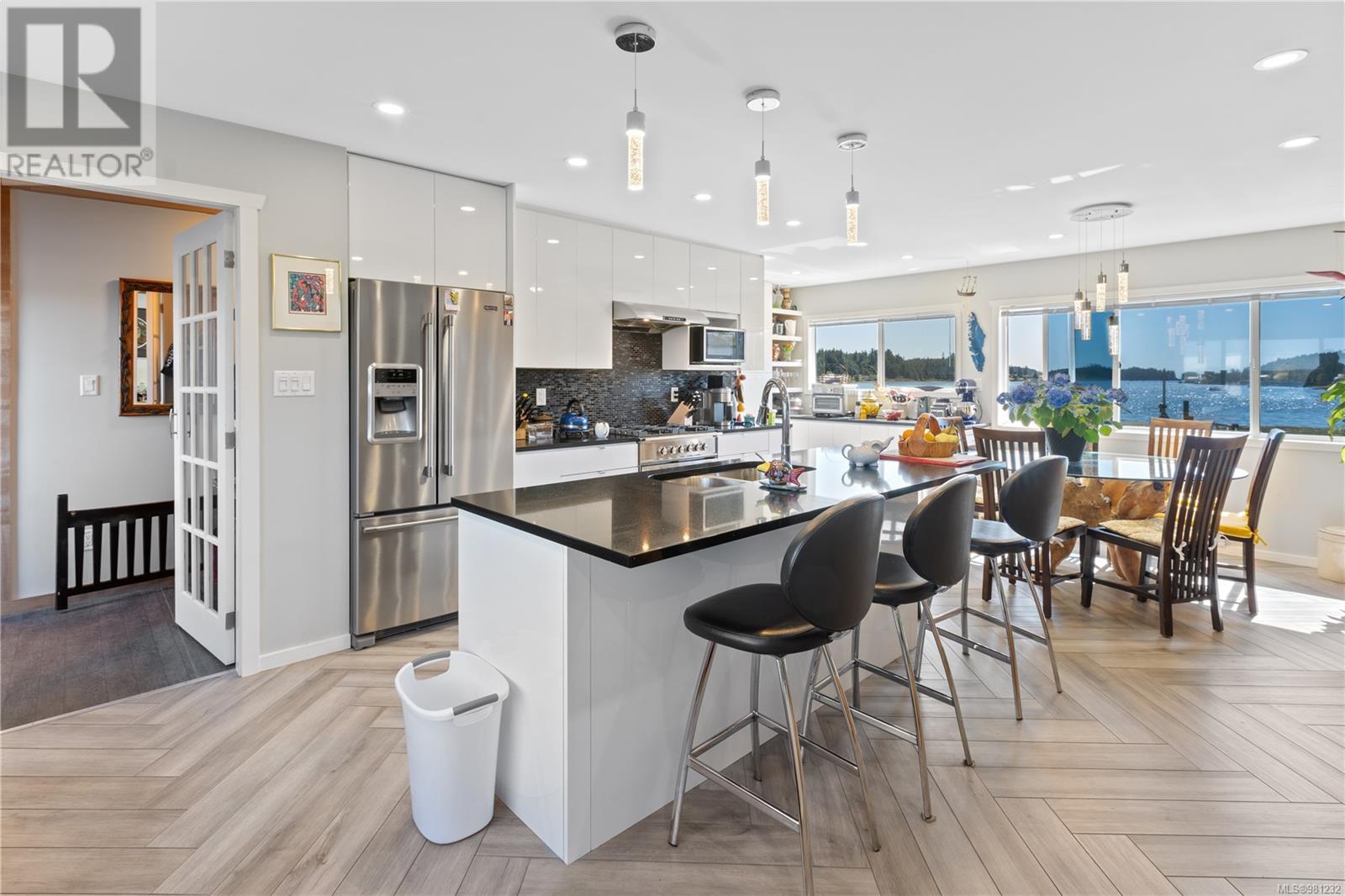 2015 Bay St, Ucluelet