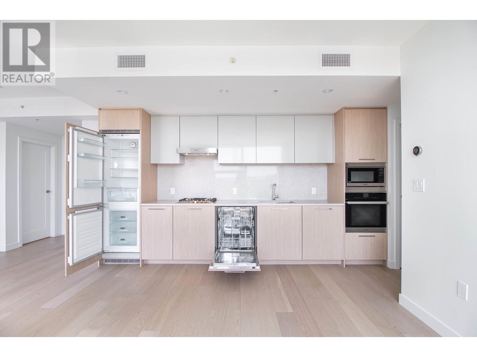 Photo 12 of 1502 3331 No 3 Road, Richmond BC