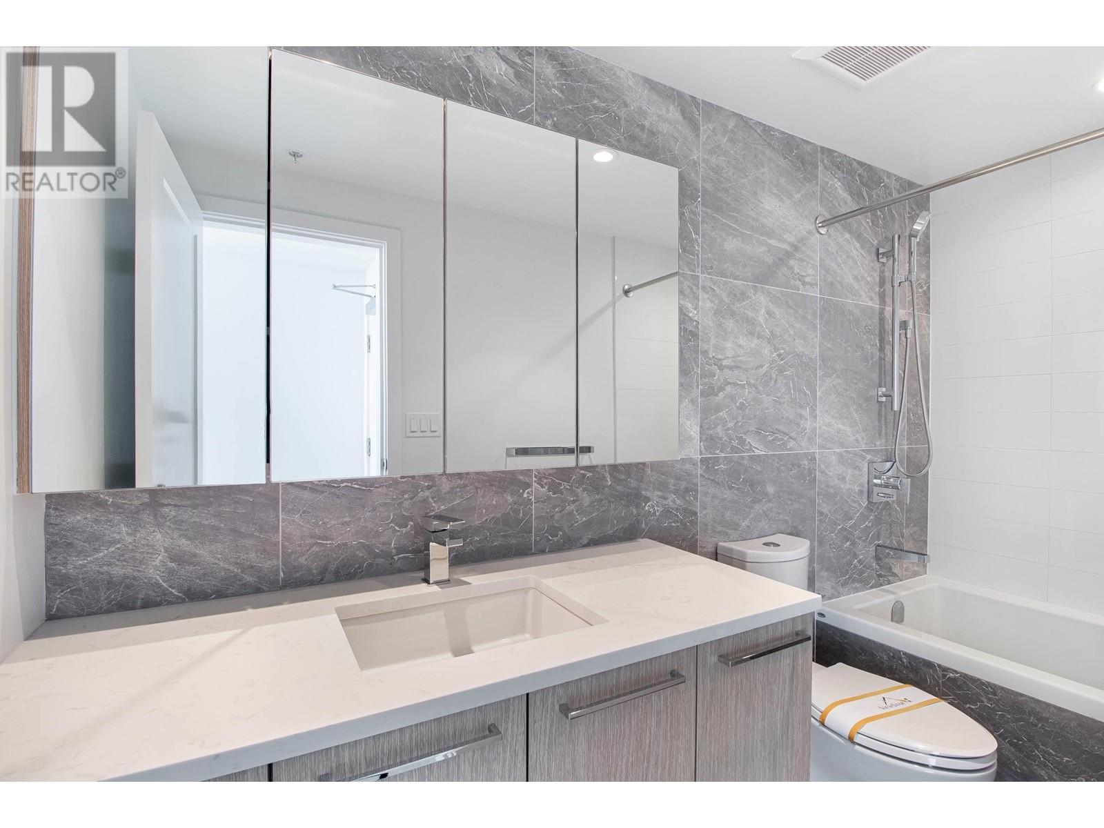 Photo 4 of 1502 3331 No 3 Road, Richmond BC
