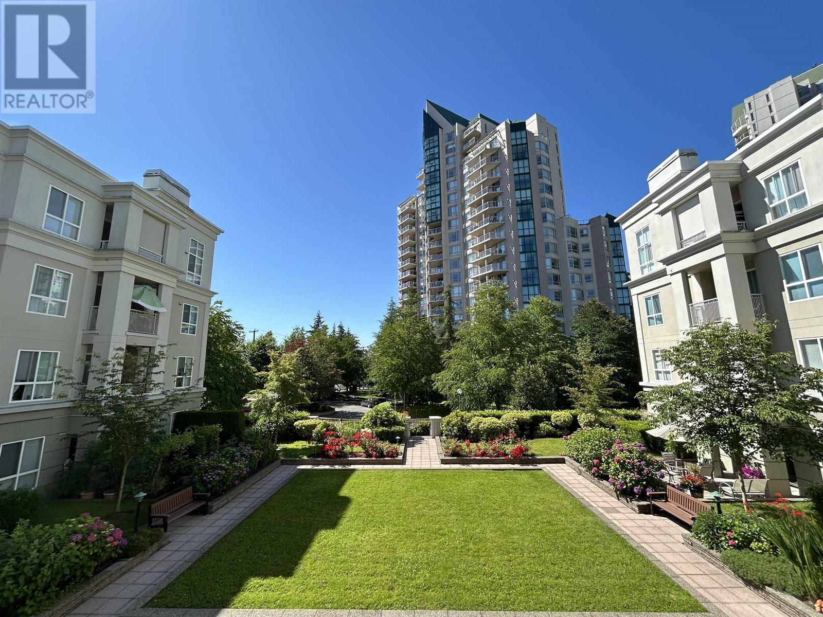 225 3098 GUILDFORD WAY, Coquitlam