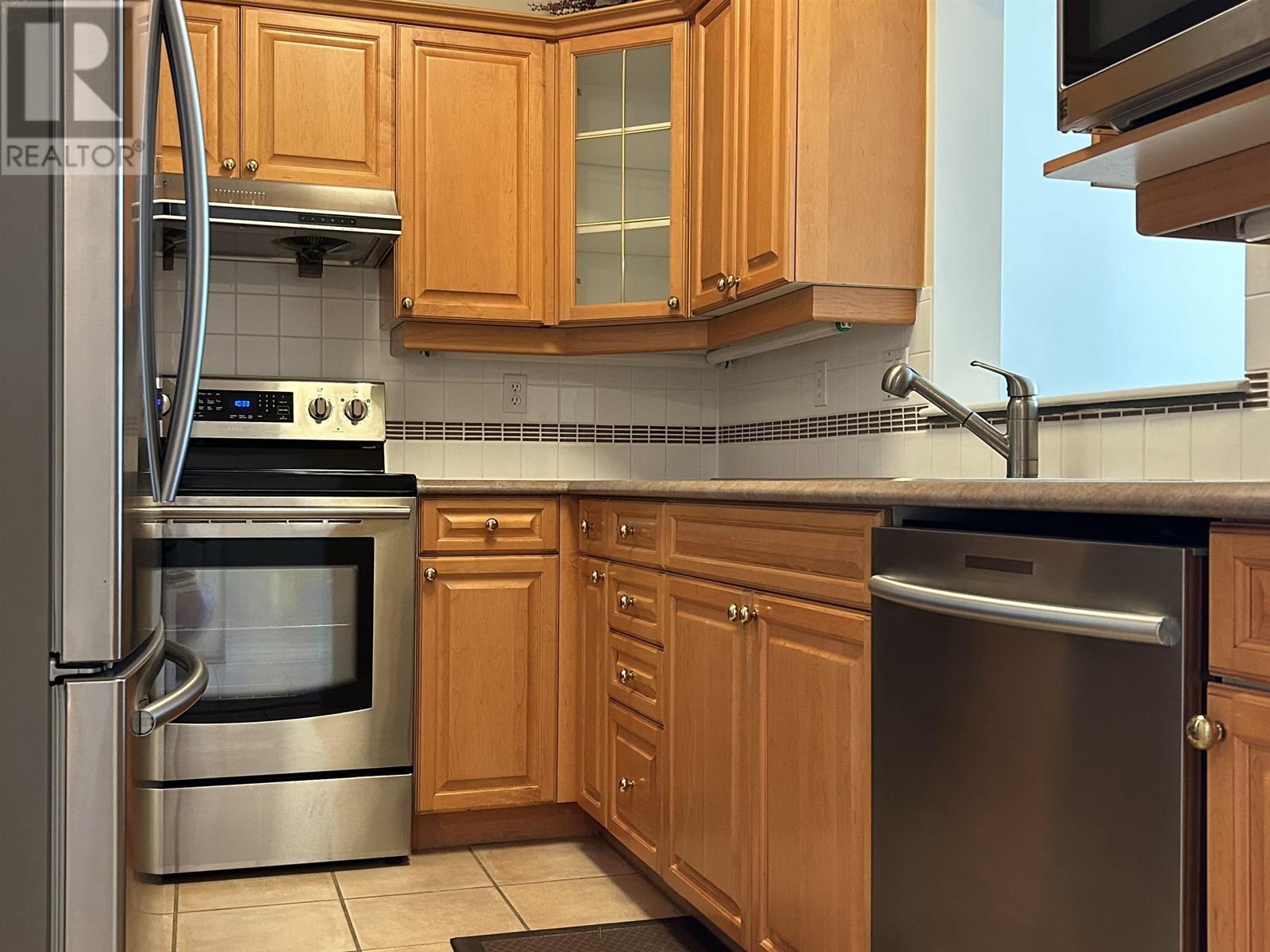 225 3098 GUILDFORD WAY, Coquitlam