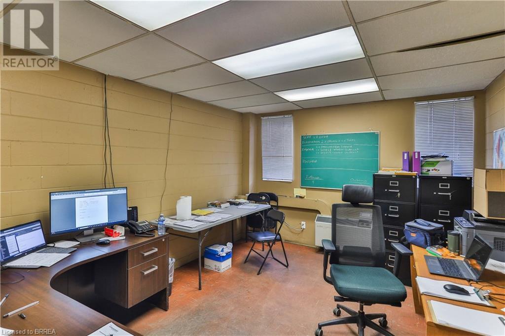 Photo 13 of 148 Mohawk Street, Brantford ON