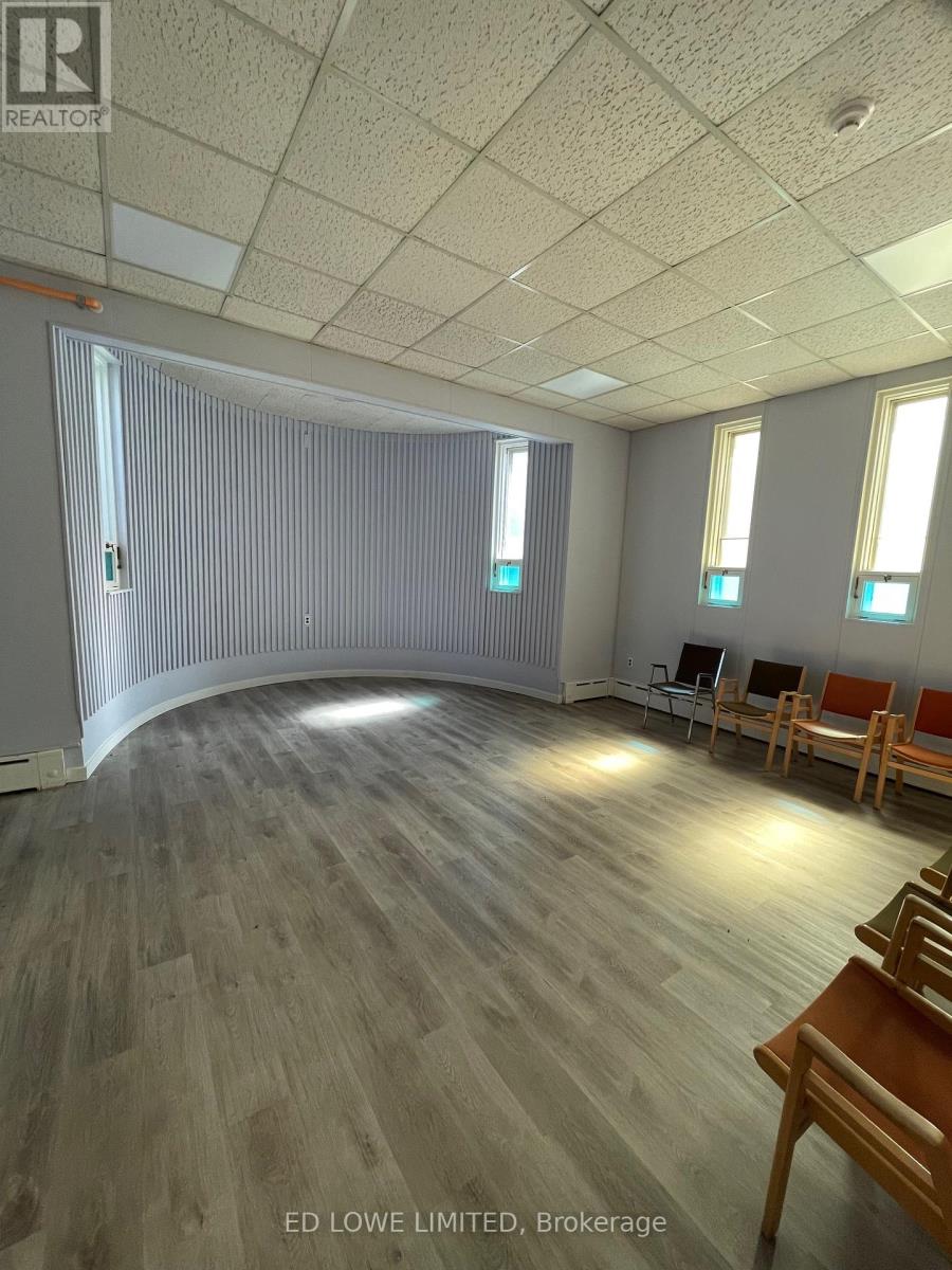 Photo 10 of 39 B Poyntz Street, Penetanguishene ON