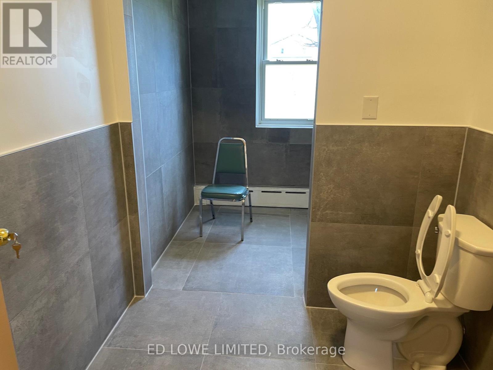 Photo 6 of 39 B Poyntz Street, Penetanguishene ON
