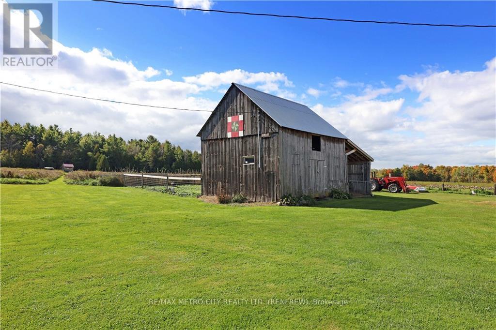 Photo 19 of 704 Clifford Side Road, Mcnab Braeside ON