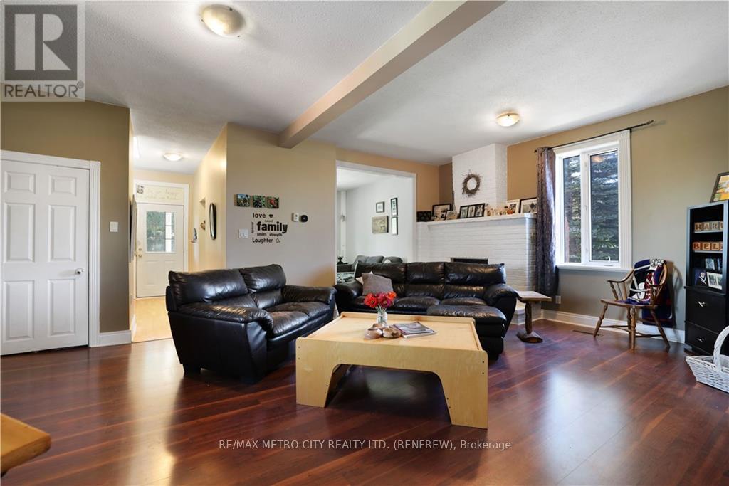 Photo 24 of 704 Clifford Side Road, Mcnab Braeside ON