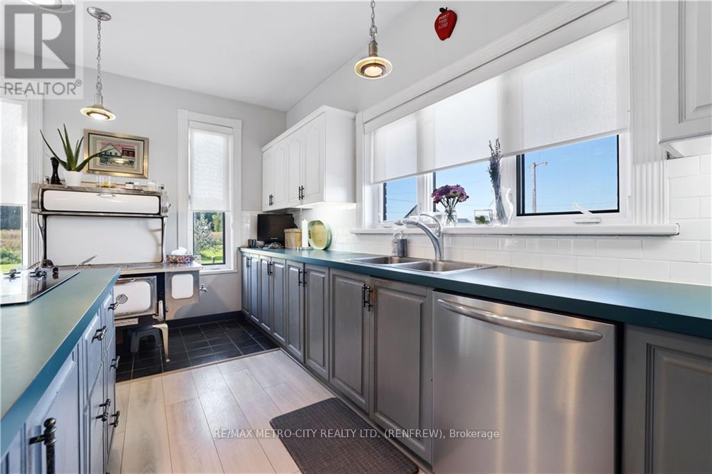 Photo 23 of 704 Clifford Side Road, Mcnab Braeside ON
