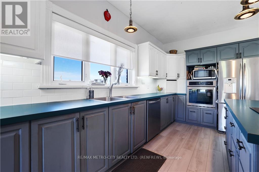 Photo 25 of 704 Clifford Side Road, Mcnab Braeside ON