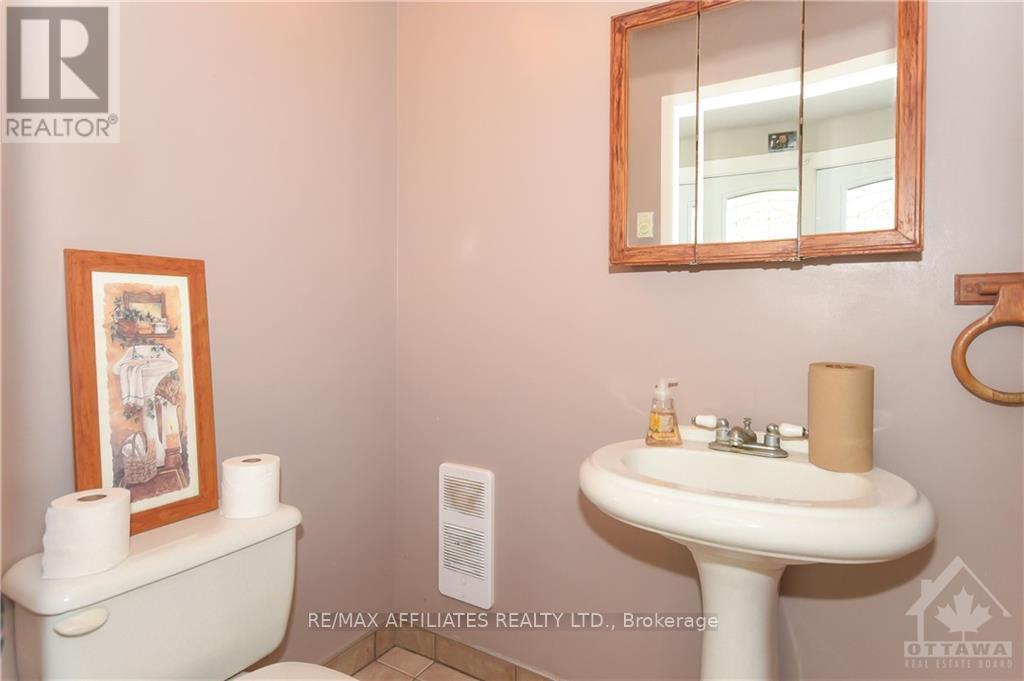 Photo 13 of 1860 Greys Creek Road, Ottawa ON