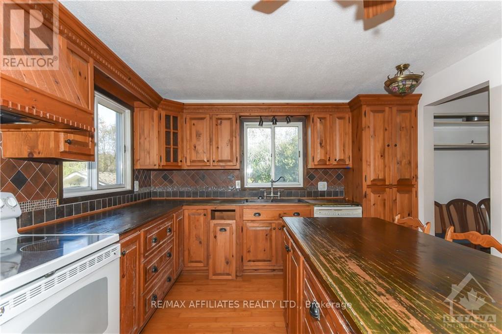 Photo 7 of 1860 Greys Creek Road, Ottawa ON