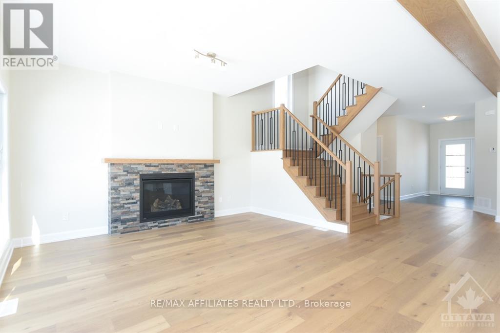 Photo 7 of 444 Aurora Street, Russell ON