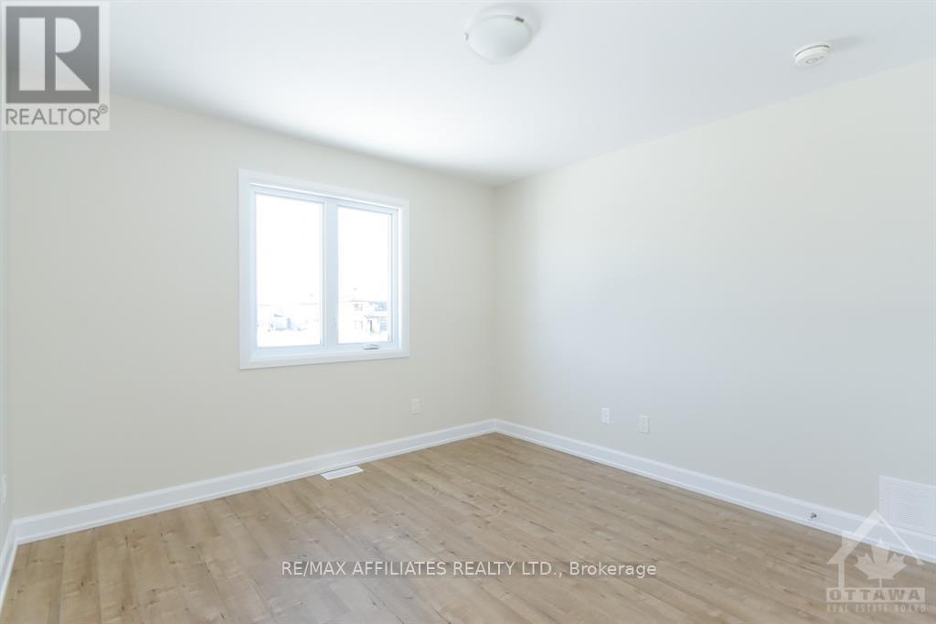 Photo 15 of 444 Aurora Street, Russell ON