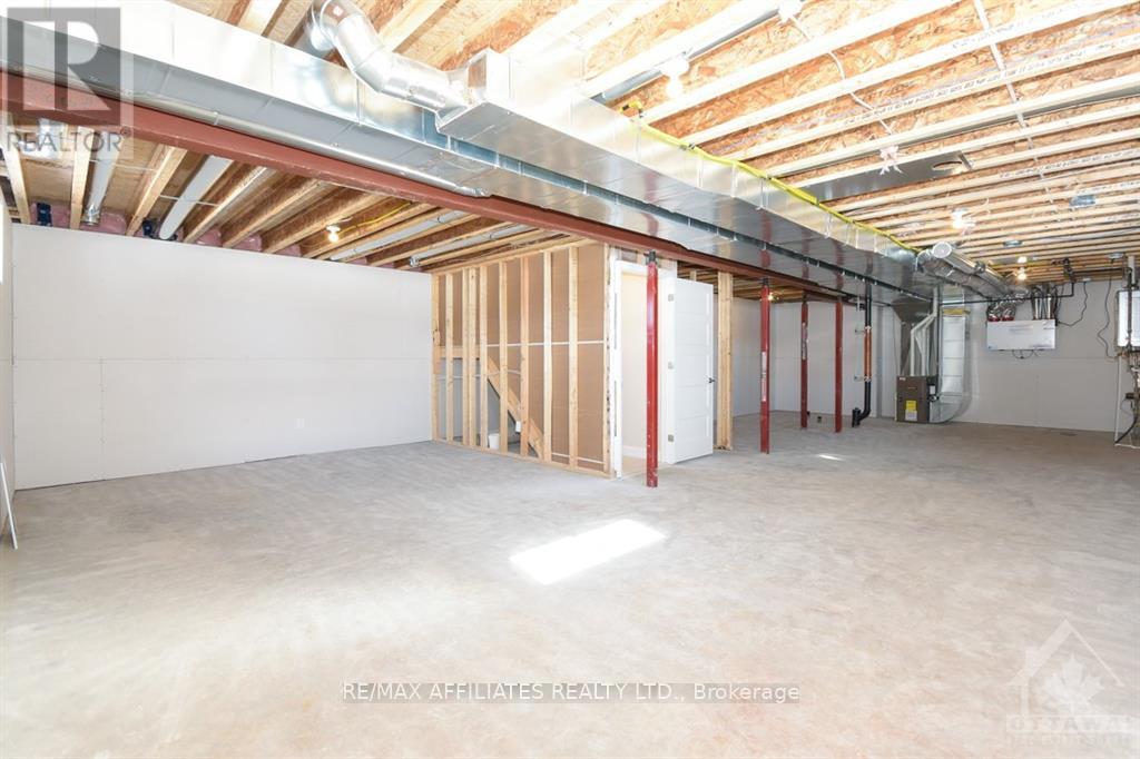 Photo 4 of 444 Aurora Street, Russell ON