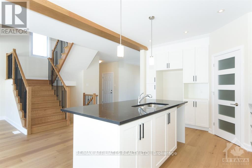 Photo 6 of 444 Aurora Street, Russell ON