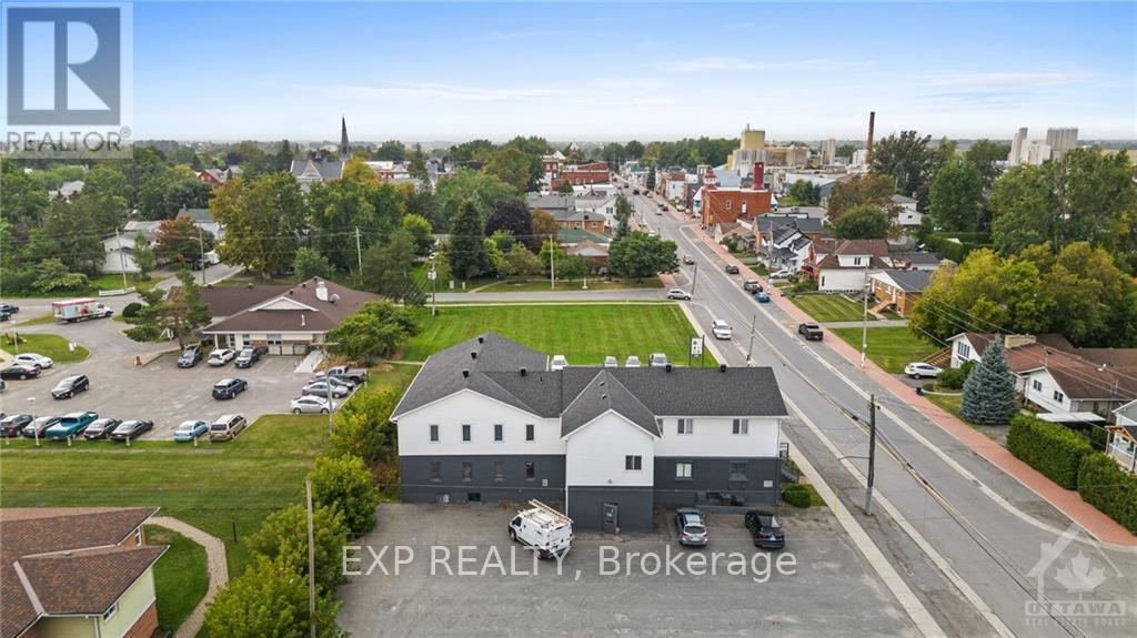 Photo 2 of 457 Main Street, North Dundas ON