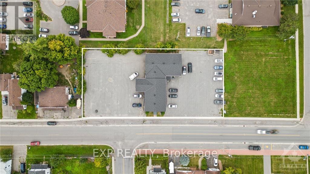 Photo 3 of 457 Main Street, North Dundas ON