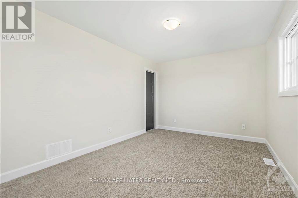Photo 8 of 1035 Chablis Crescent, Russell ON