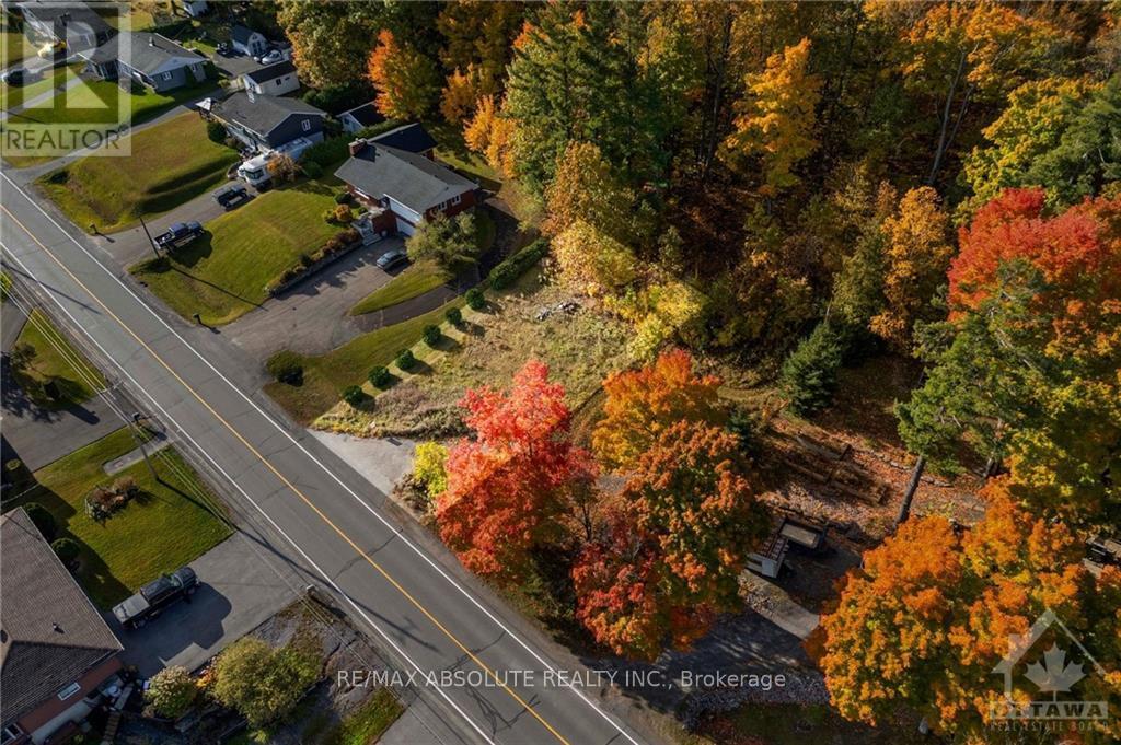 Photo 16 of 1139 B River Road, Mcnab Braeside ON