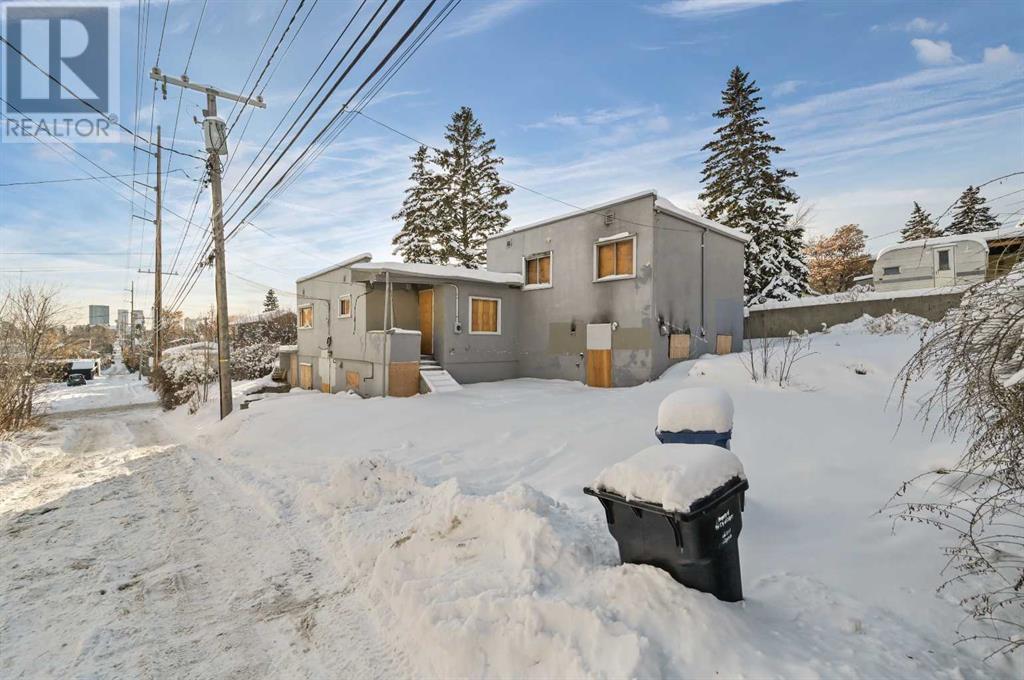 Single Family House 4 Level for Sale in   Avenue NW Tuxedo Park Calgary 