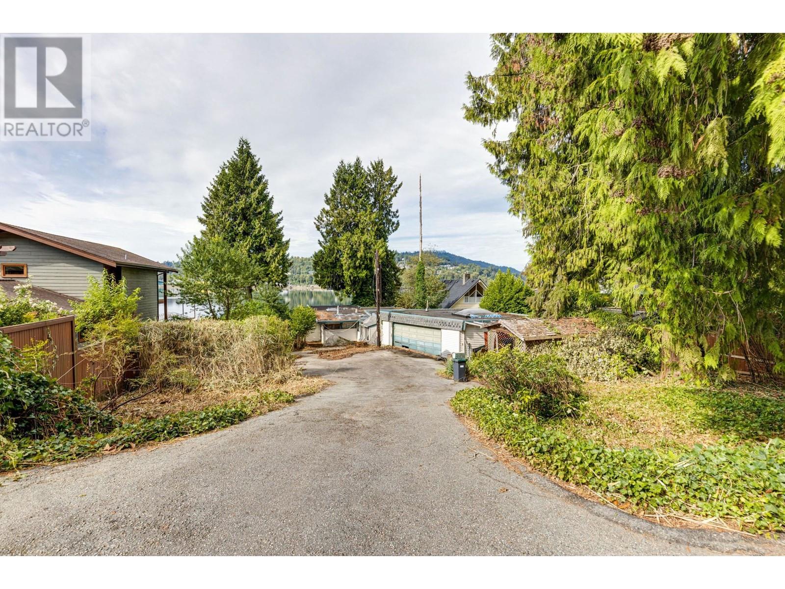 860 ALDERSIDE ROAD, Port Moody real estate listing R2946203