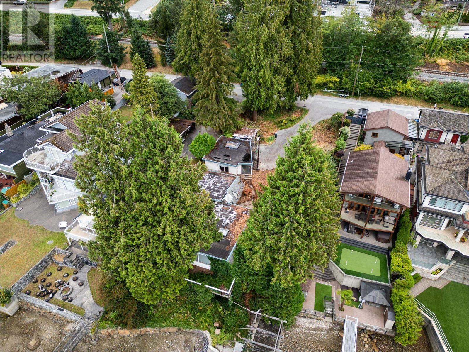 860 ALDERSIDE ROAD, Port Moody real estate listing R2946203