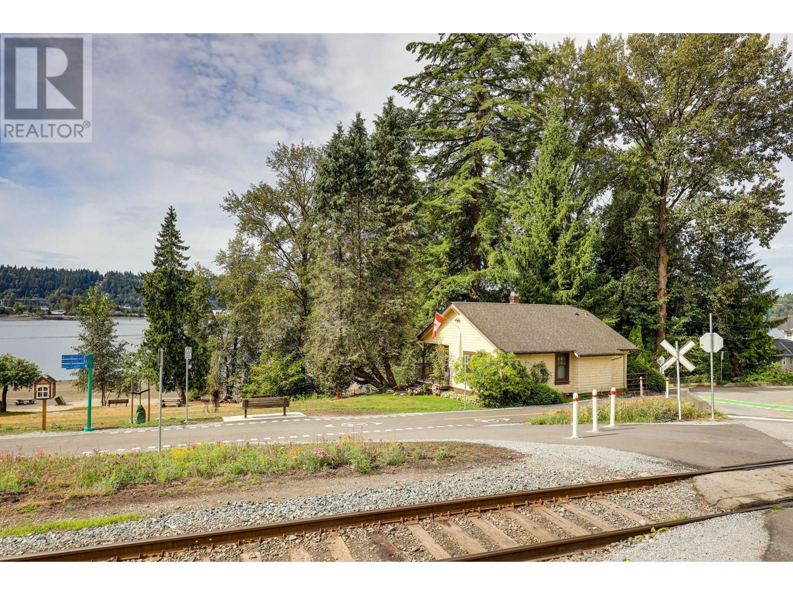 860 ALDERSIDE ROAD, Port Moody real estate listing R2946203