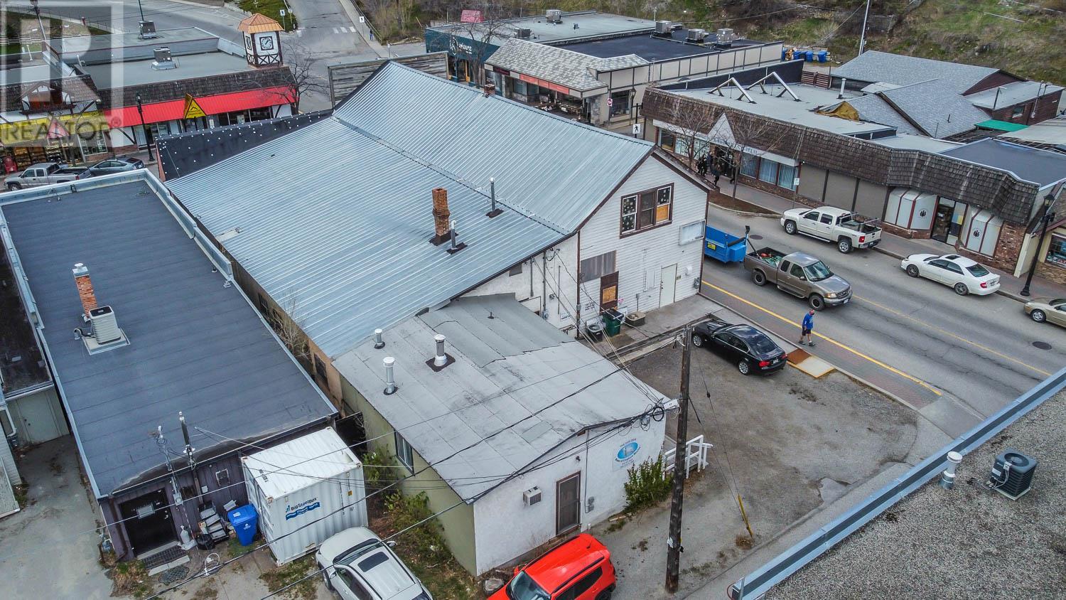 10122 & 10124 Main Street, Summerland