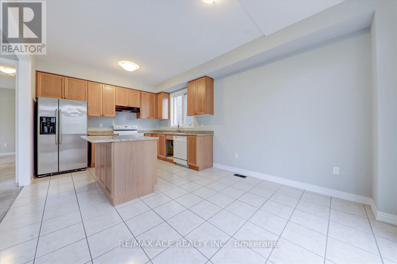 Photo 13 of 114 Noden Crescent, Clarington ON