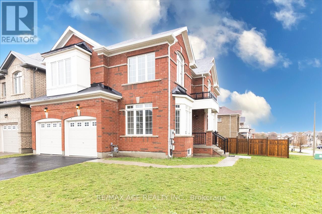 Photo 2 of 114 Noden Crescent, Clarington ON