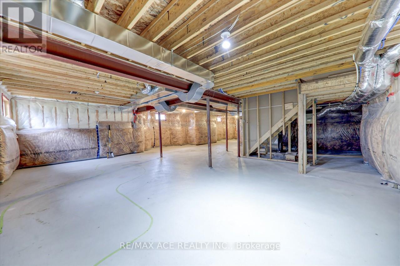 Photo 33 of 114 Noden Crescent, Clarington ON