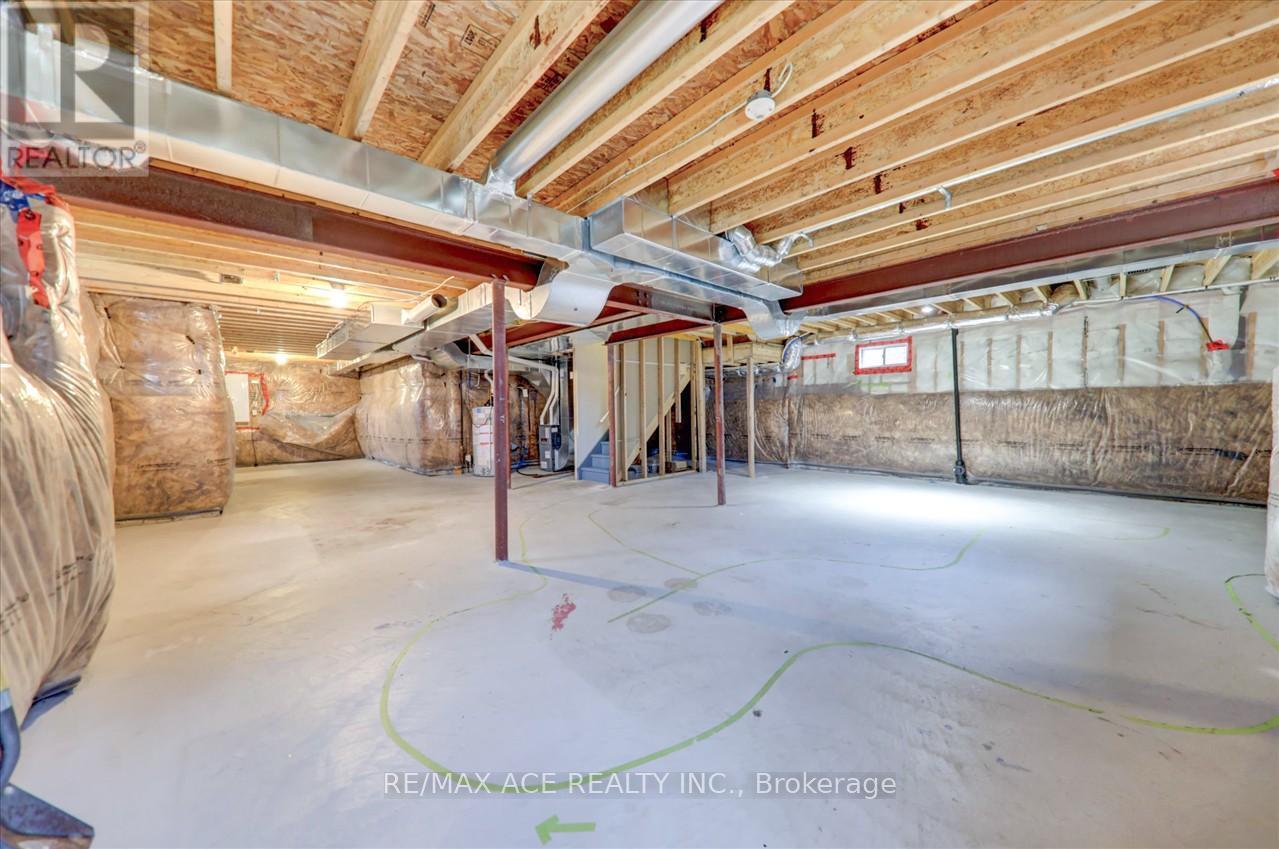 Photo 34 of 114 Noden Crescent, Clarington ON