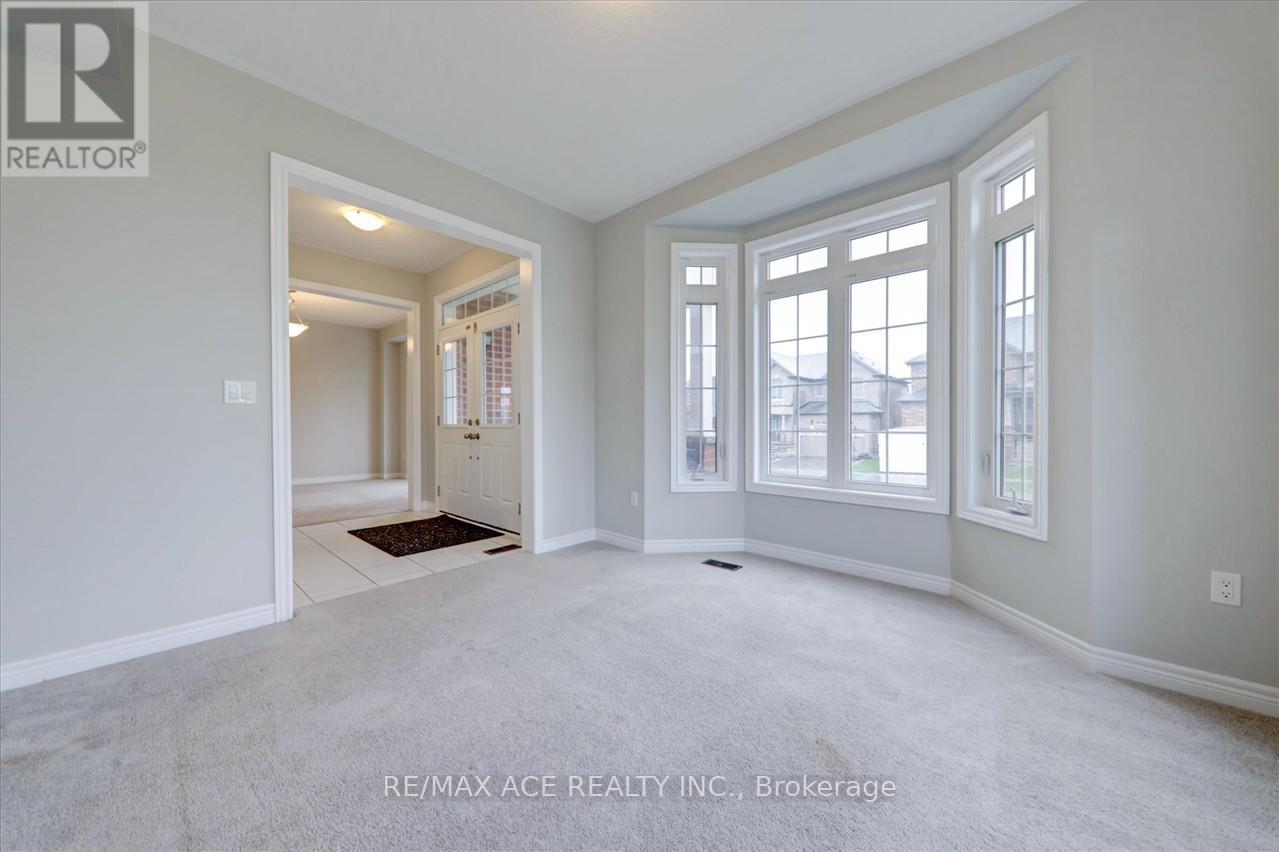 Photo 7 of 114 Noden Crescent, Clarington ON